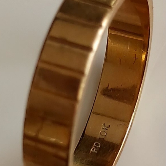 Gold Wedding ring set for his & her's - Picture 13 of 16